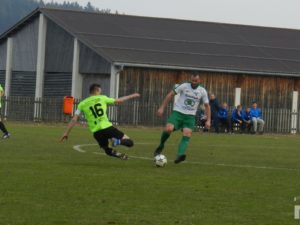 Meisterschaftsstart Fußball